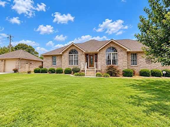 2nd image of 1 Willowtree Dr