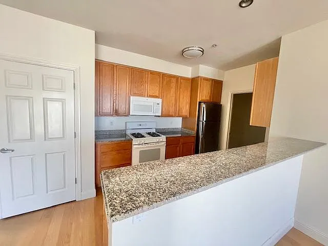118 Wood St #201 — Photo 9