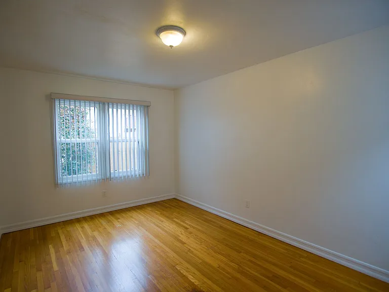 170-170 1/2 Garret Avenue — Photo 14