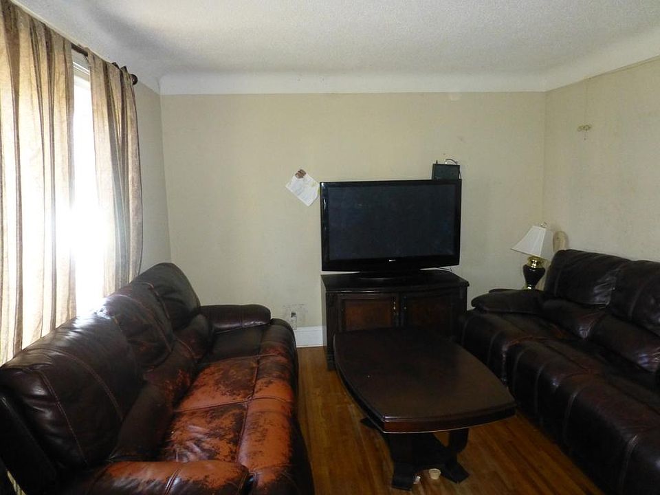 2nd image of 7438 Elliot Ave S