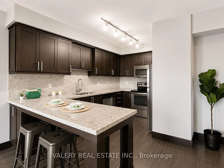 339 King St N #403 — Photo 5