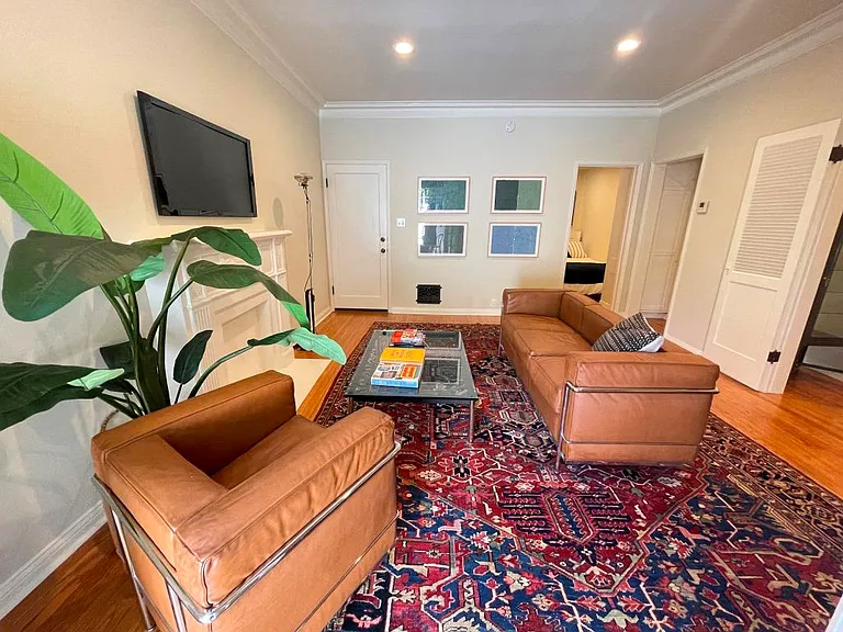2285 N Beachwood Dr #5 — Photo 10
