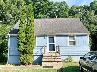 135 Rainbow Rd, Bridgeport, CT 06606