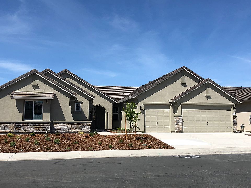 Lot 220 Exterior