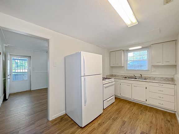 5th image of 102 N Riverside Dr #A
