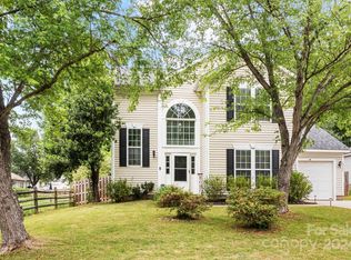 10124 Sparkling Brook Ct, Charlotte, NC 28214