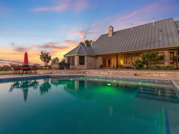 647 Funf Kinder Rd, Fredericksburg, TX 78624