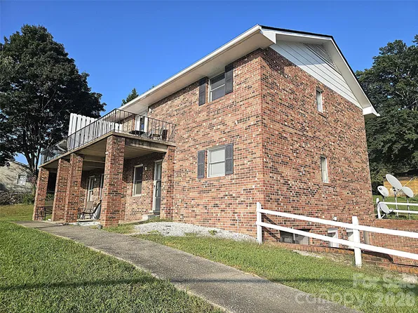 1906 Old Spartanburg Rd, Hendersonville, NC 28792