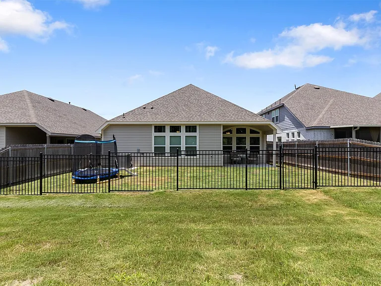 1262 Gainesville Dr — Photo 33