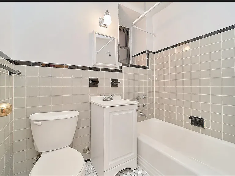 353 W 44th St #MCC — Photo 5