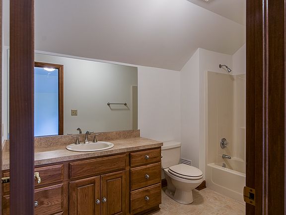 Private bath Bedroom 2