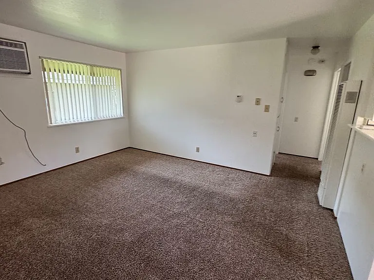 Hutchins 623 S — Photo 7
