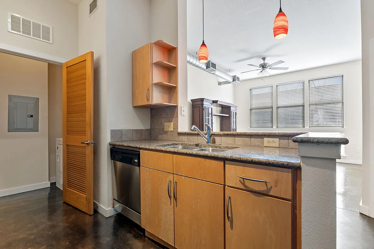 Building Photo - 201 W Lancaster Ave #206