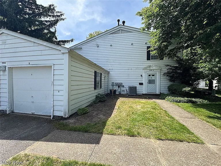 7294 Foxmill Rd #19-D — Photo 1