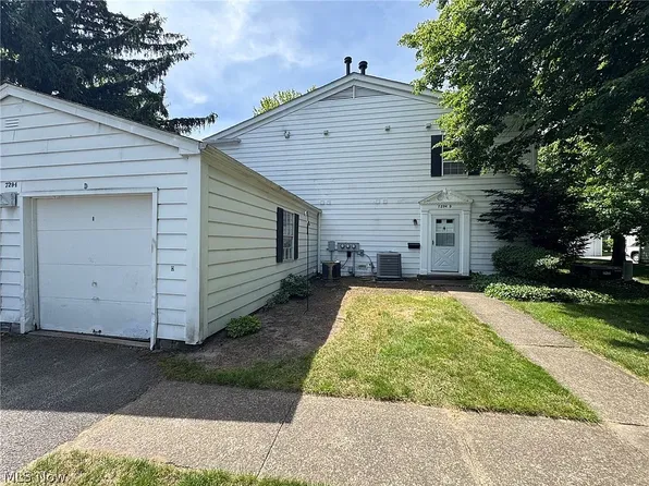 7294 Foxmill Rd #19-D, Mentor, OH 44060