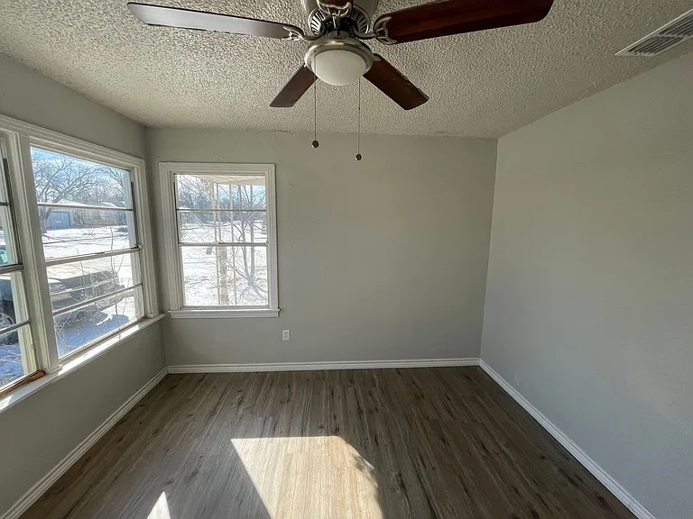 1442 Kirkwood St — Photo 3