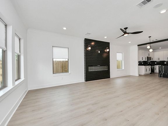 3rd image of 5414 Ina St