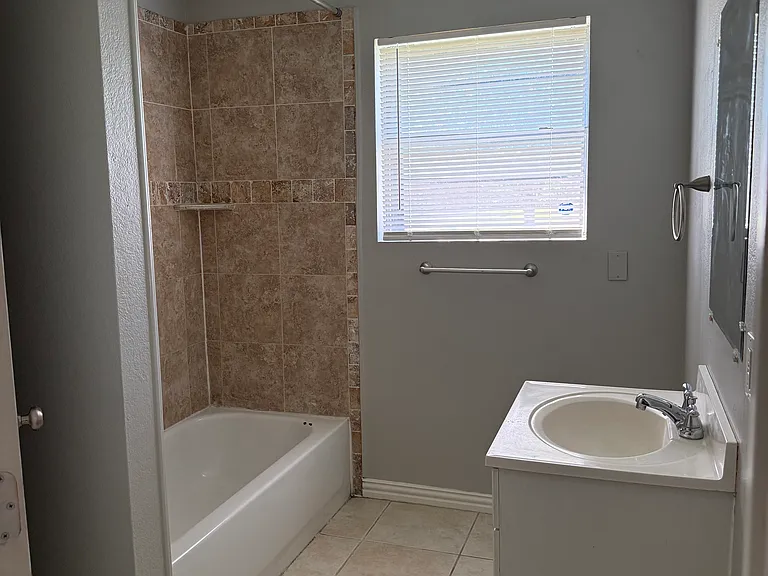 6104 Wheaton Dr — Photo 11