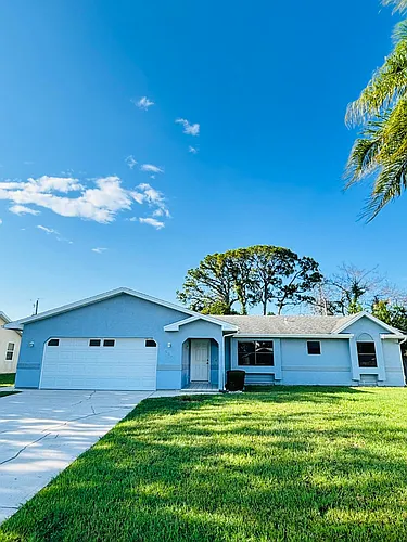 337 NW Tyler Ave Photo 1