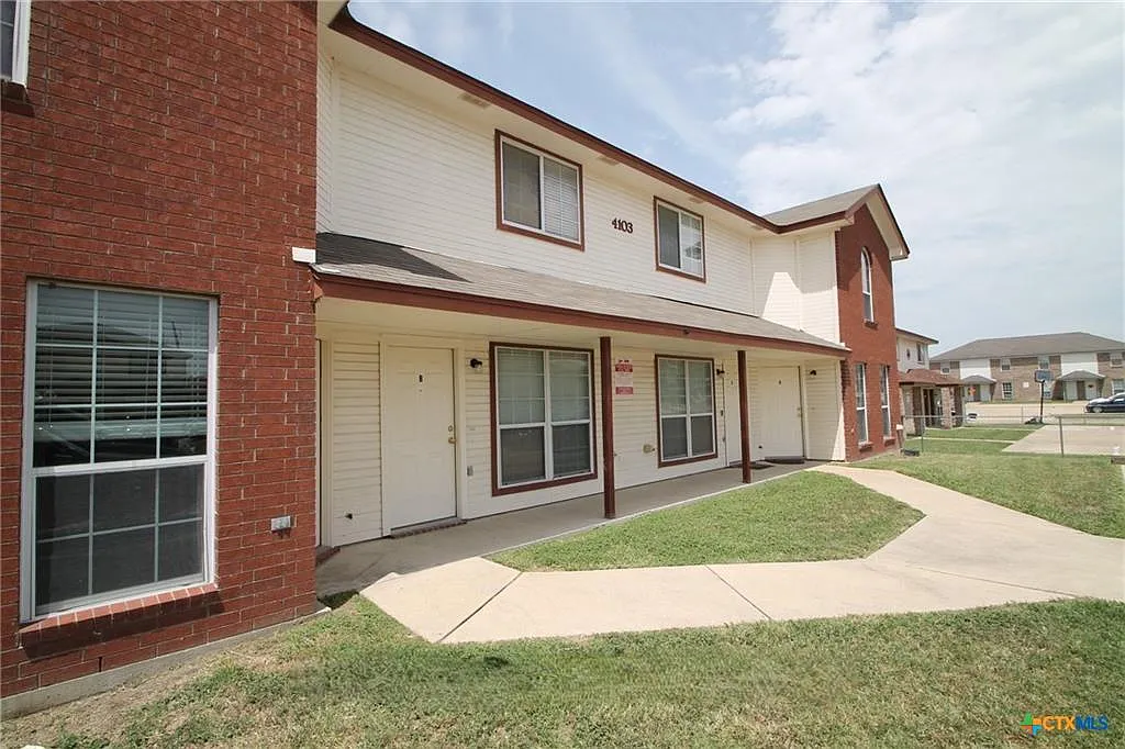 3 bed, 1100 sqft, $995 — Photo 2