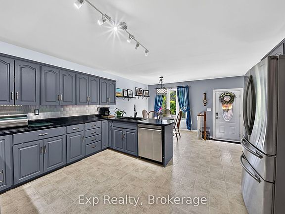 4th image of 1745 Lazier Rd
