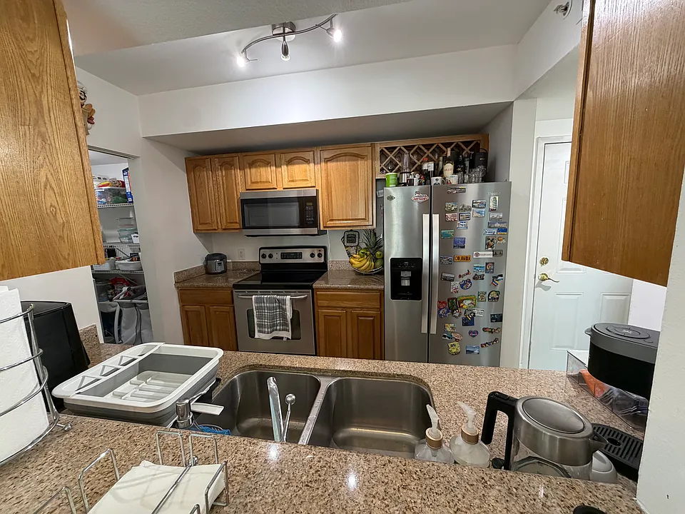 230 NW 40th Ct #808