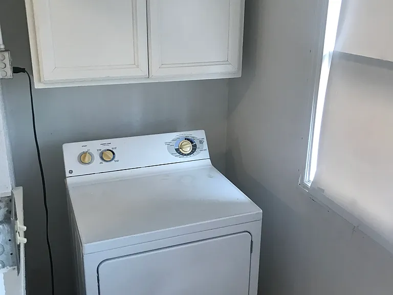 1338 N Euclid Ave — Photo 32