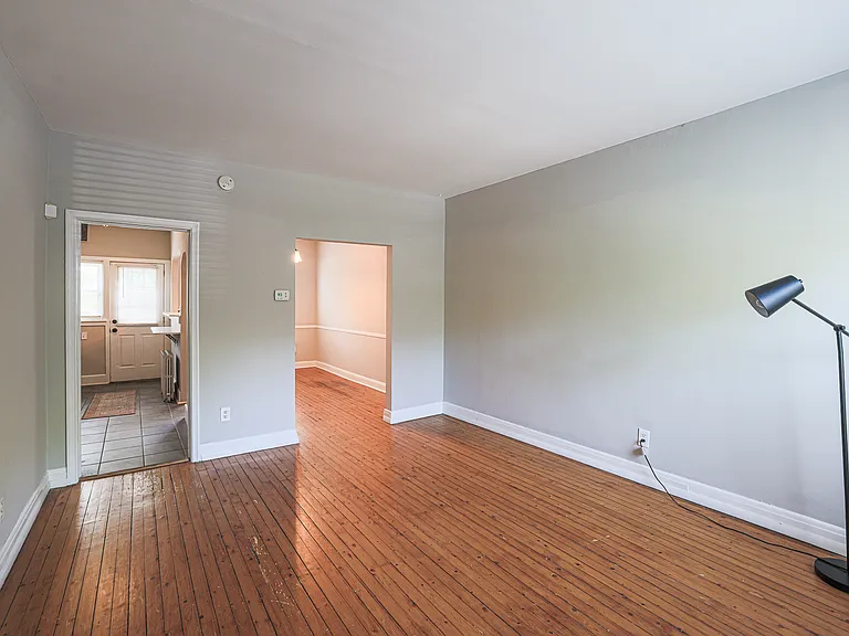 1011 W 42nd St — Photo 6