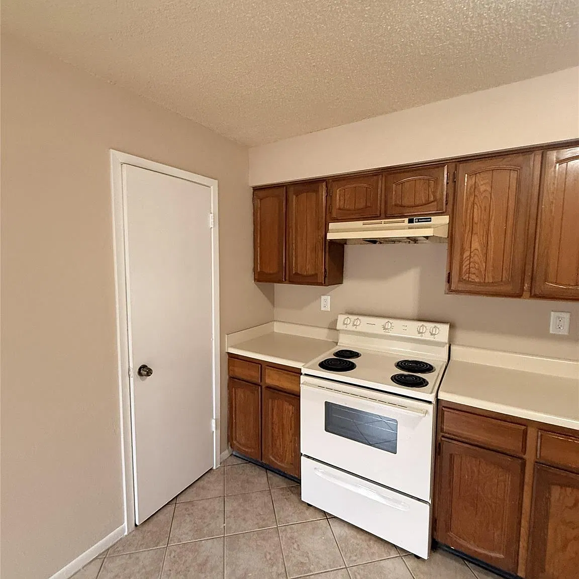 3 bed, 2.0 bath, 1618 sqft, $1,875 — Photo 3