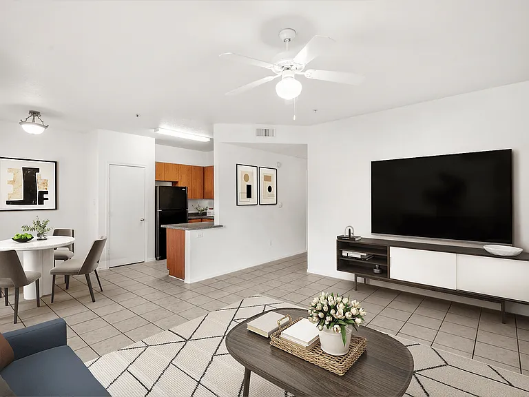 San Fernando Apartments — Photo 11