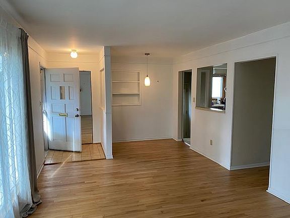 Entrance/Living Room /Eating Area