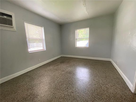 3rd image of 1100 SW 28th St #5