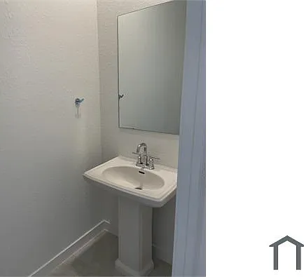 906 SE 17th St — Photo 9