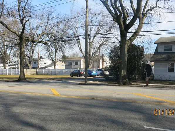 870 Carman Avenue, Westbury, NY 11590