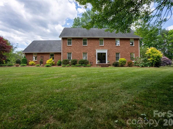 372 Baymount Dr, Statesville, NC 28625