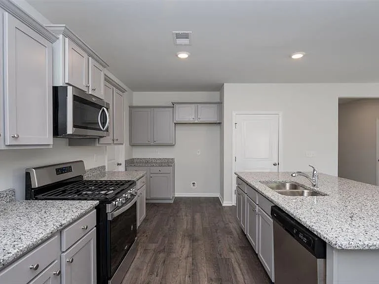 1028 Flintshire Dr — Photo 2