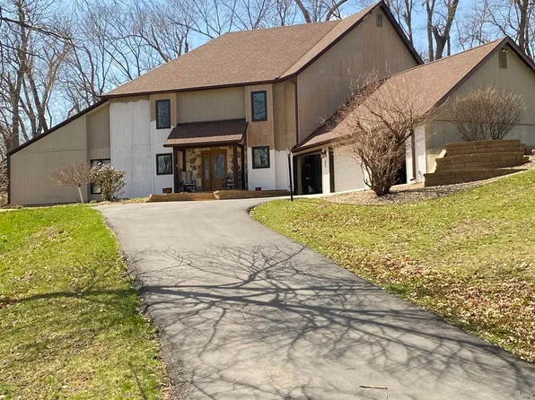 1814 Sherwood Dr, Marshalltown, IA 50158