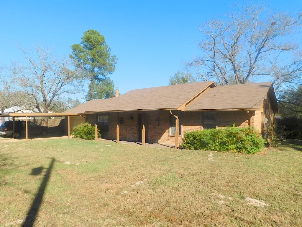 3 bed, 1350 sqft, $1,800 — Photo 2