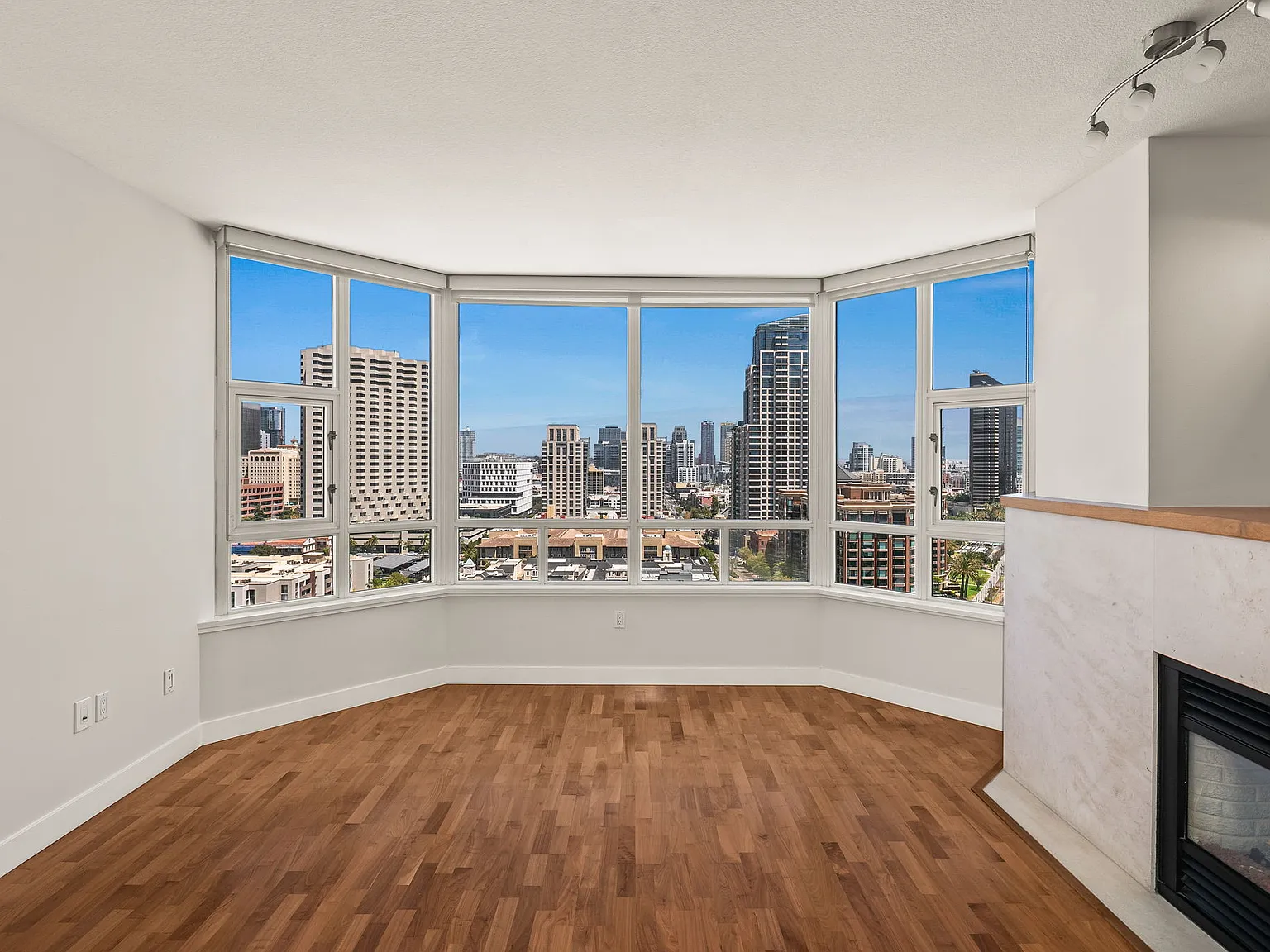 2 bed, 1374 sqft, $4,950 — Photo 2