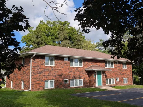 308 Center St, Decorah, IA 52101