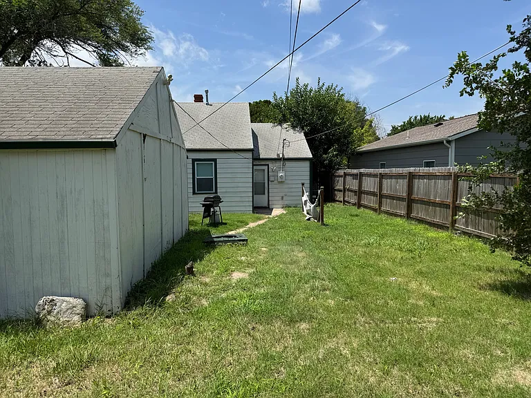 1602 N Volutsia Ave — Photo 23