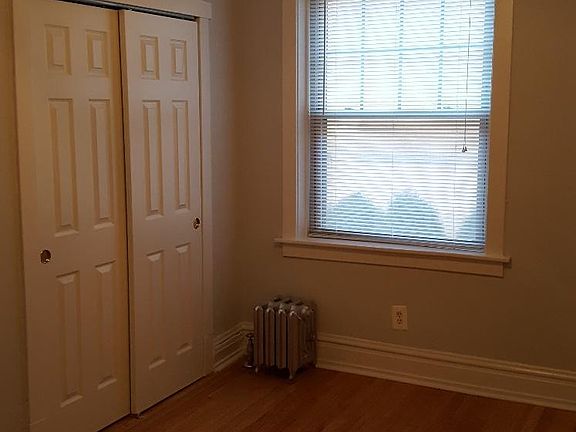 4th image of 492 N Austin Blvd APT 1