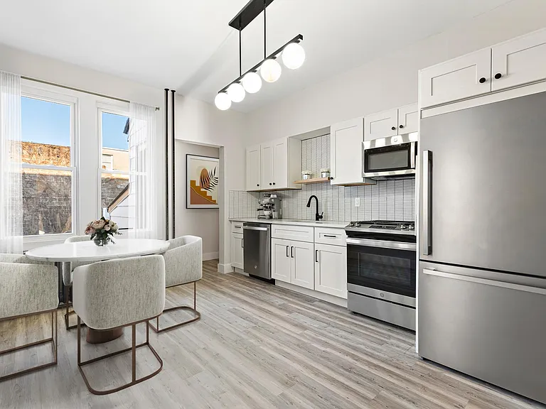 219 3rd St #1 — Photo 3