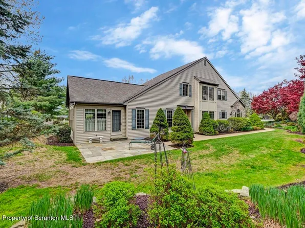 109 Stone Crest Cir, South Abington Township, PA 18411