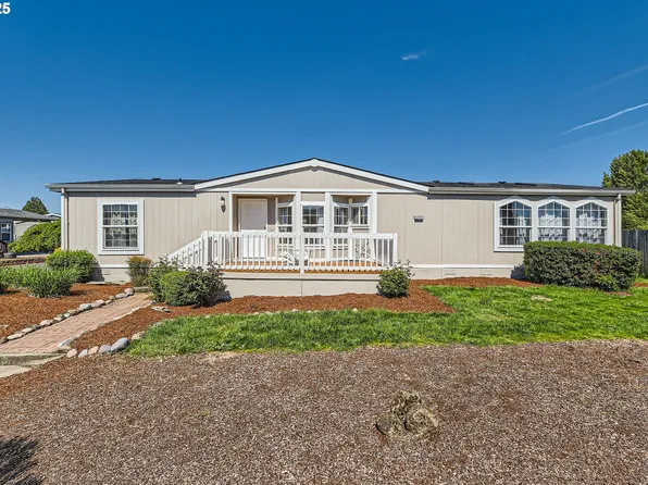 1000 S McKern Ct #14, Newberg, OR 97132