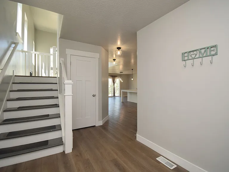 904 W Ellsworth St — Photo 5