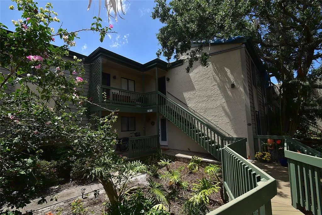2 bed, 3.0 bath, 1320 sqft, $2,000 — Photo 1