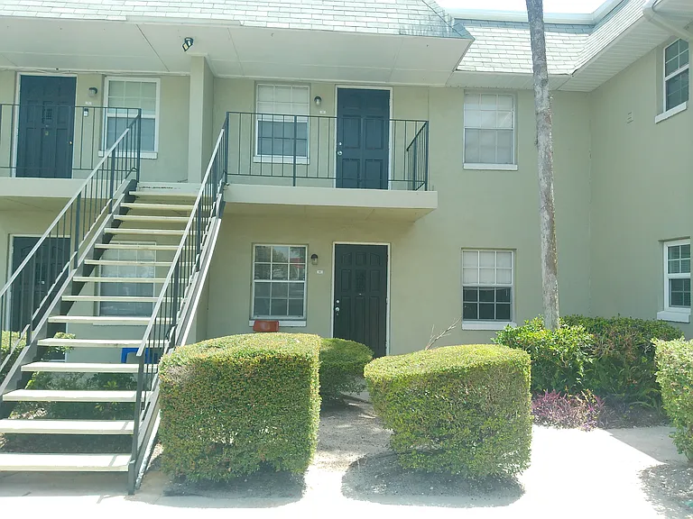 525 Conway Rd #10 — Photo 2