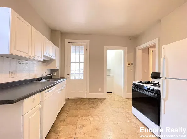 62 Dana St #7, Cambridge, MA 02139