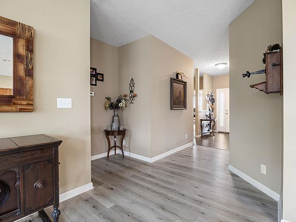5th image of 2926 Bond Dr